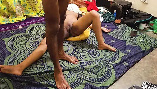 "Suami dan keluarga yang penuh kasih sayang, saudari iparnya berbagi malam yang hangat dan hormat di hotel selama kencan keluarga. Suasana terisi