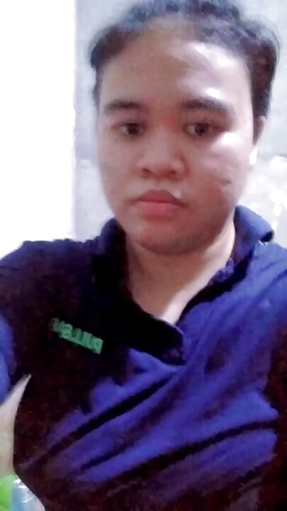 Khaira Asyalı genç kızla birlikte duş alıyor