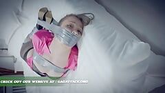 Lil Missy UK - Thư ký bị trói buộc và vòm băng hogtie (GagAttack.NL)