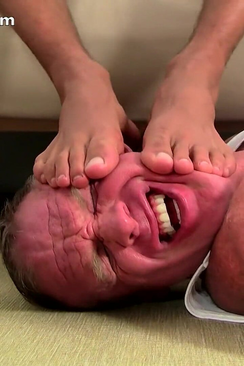 Angelo's Size 11 Bare Feet Worshiped