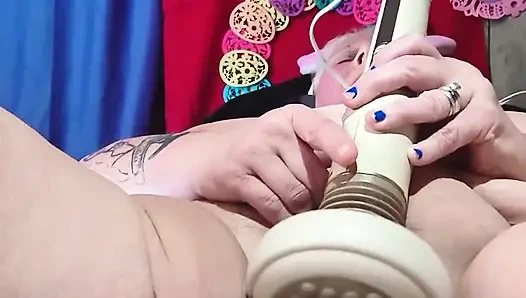 Хороший вибратор глубоко на этом клиторе