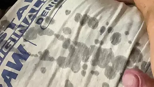 Tişörtüme büyük boşalma