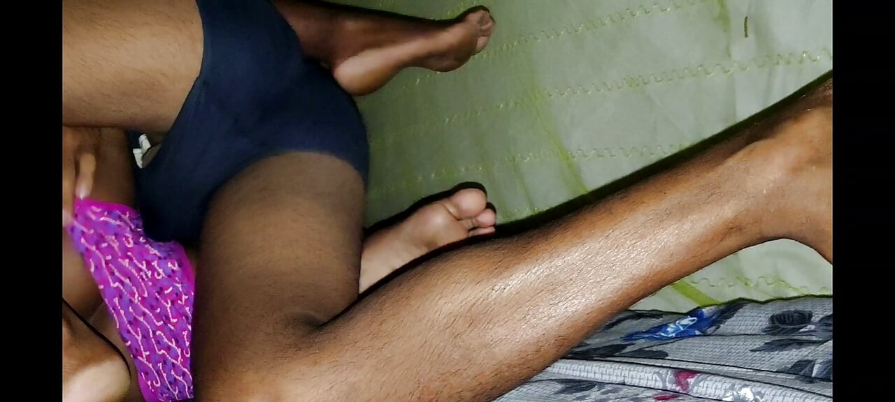 After doing it all night, my girlfriend's private part has turned completely red, and I enjoyed it before squeezing it properly on the night.