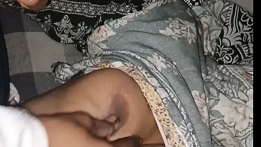 Mene meri soteli bahan ko pel diya