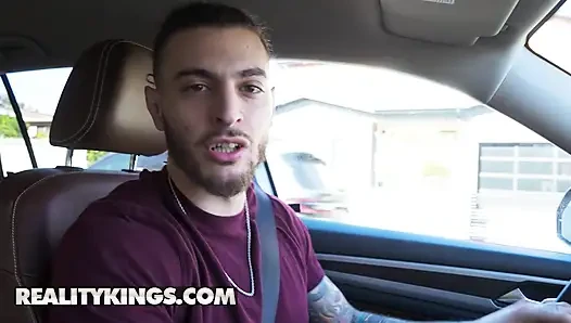 REALITY KINGS - красивая Luna Luxe убивает ее шаловливое исполнение с грязными минетами и бурной скачкой на члене