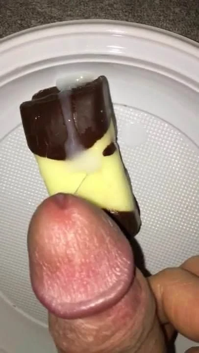 Cum on mini-cake
