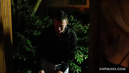 Bu arada, kocan oldukça harika! Sinfulxxx'te Angie Lynx ve Peach Lollypop ile dörtlü seks