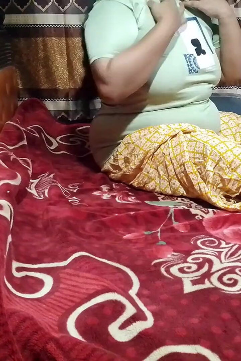 Komşu Hintli kadın sevgilisiyle sikiliyor