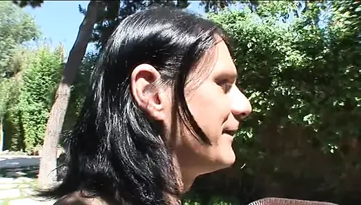 Seksi sevimli sarışın genç kız götüne büyük bir yarak ve yüzüne büyük bir döl alıyor