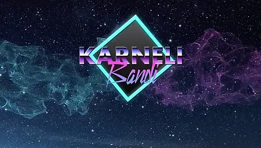 Возбужденная тинка растягивает свою маленькую задницу. Карнели Банди