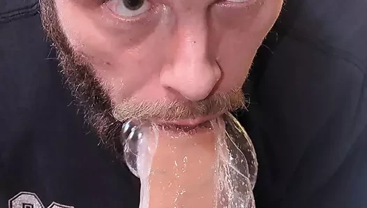 ıslak tükürük dildo gırtlağına kadar alıyor 13