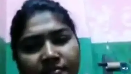 Desi bhabi fingering pussy video call