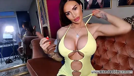 Dövmeli ve pirsingli - pirsingli ve dövmeli alt ve emo hatunlar