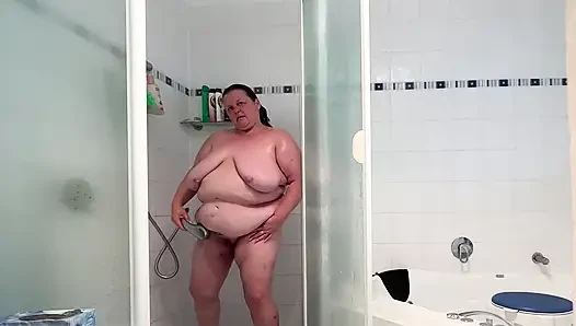 Eheschlampe in der dusche