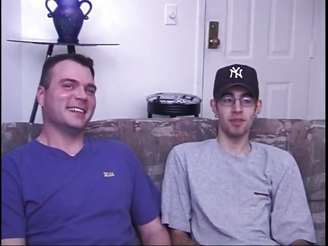 Young geeky dude opens his legs wide for his boyfriend to drill his ass