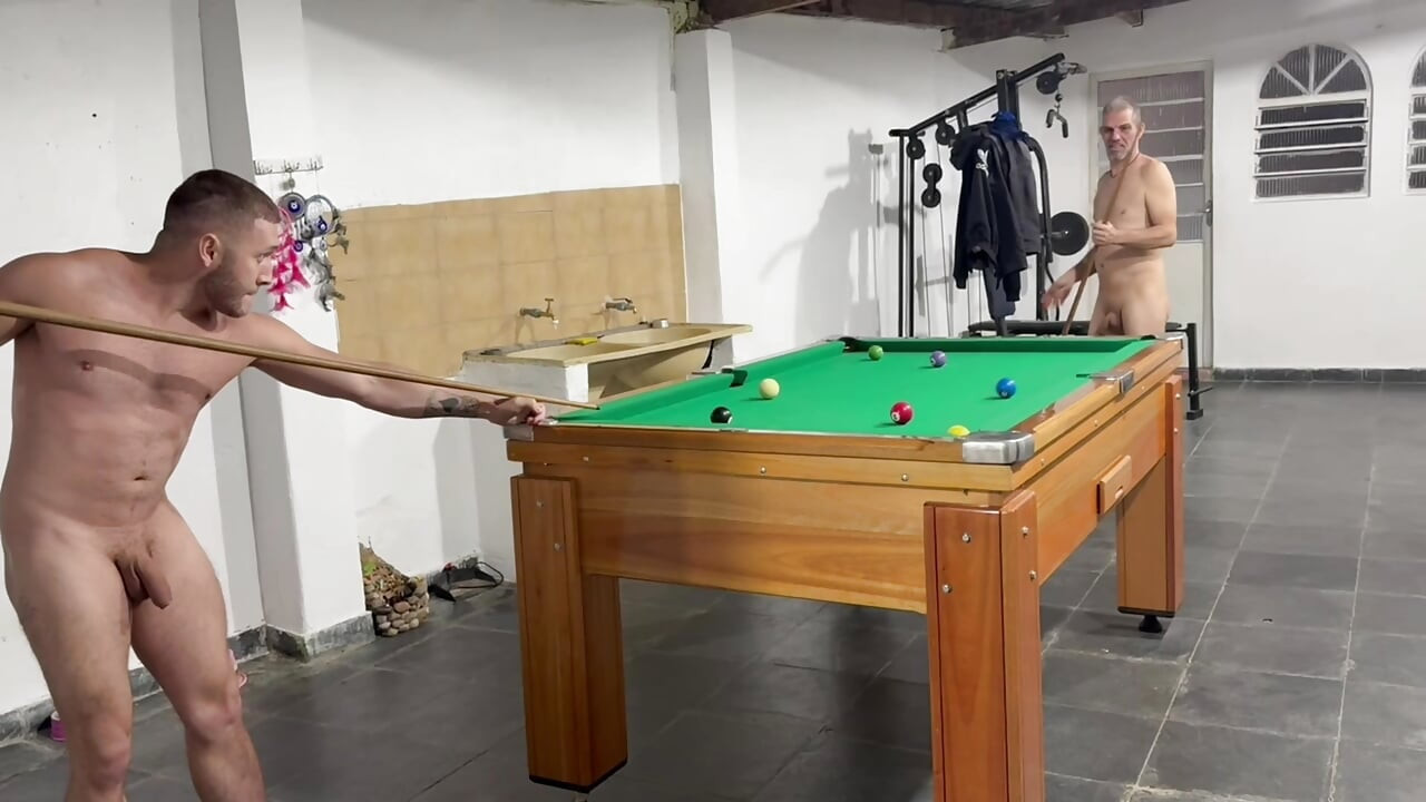 Sr Carmona and Victor Ferraz playing naked billiards
