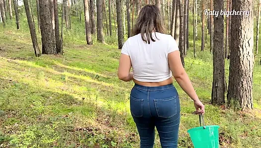 Stiefmutter erwischt stiefsohn beim masturbieren beim wandern im wald