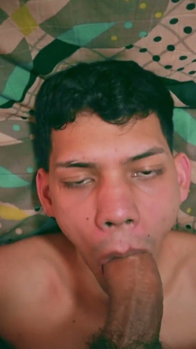 Blowjob Facial Cute Twink Diego Monsalve Sucking Camilo Brown's Big Uncut Cock Until He Cums On His Face And Mouth | Klip 1