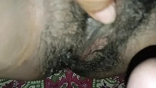Reshmi melakukannya sendirian dengan begitu banyak uang yang saya lihat.