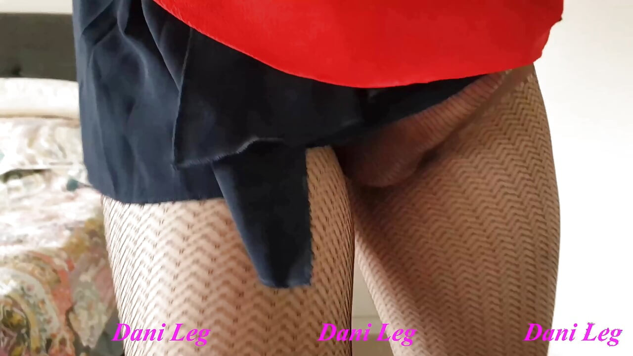 Dani_leg svršava u seksi crnoj mrežastoj mreži
