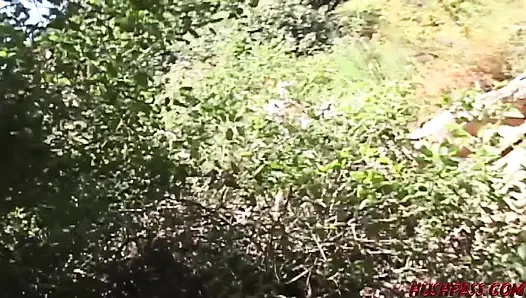 Balon götlü Renee doğa koruma alanı'nda götüne servis yapıyor