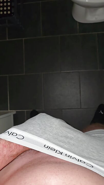 Calvin Klein Igra se s izbočinom u sivom donjem rublju PhantomGentX
