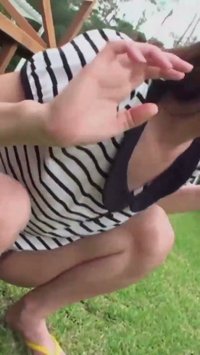 Outdoor Blowjob endet in Asian Creampie | Clip 1
