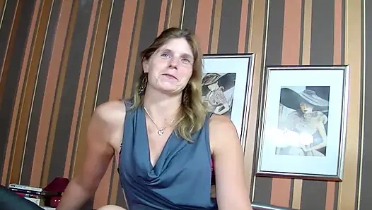 Güçlü ve çirkin Alman fahişe tek başına mastürbasyon yapıyor