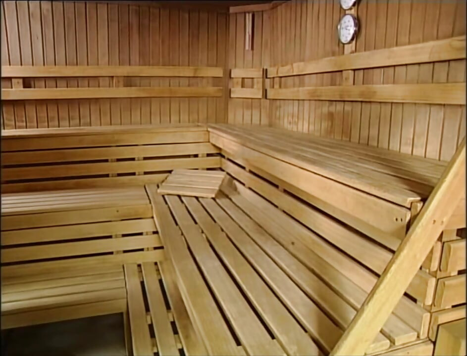 饥渴熟女正在寻找一个巨大的鸡巴来吮吸
