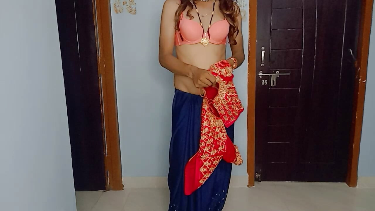 Desi stepmom ki pahni huwe saree our bra panty usi ke jaise taiyar hoke mje liye