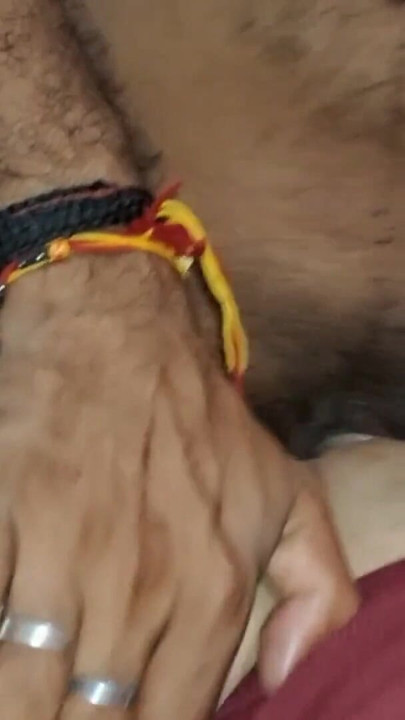 Sunni bhabhi, chaude ménagère indienne, se fait baiser violemment par son mari en levrette anale | Clip 2