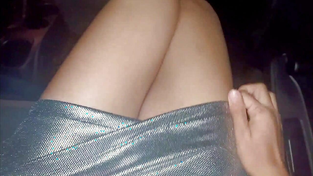 Mi Marido No Quiere Acostarse Conmigo, Cogí Un Taxi Sin Bragas Y El Conductor Pidió Ver Mi Coño.