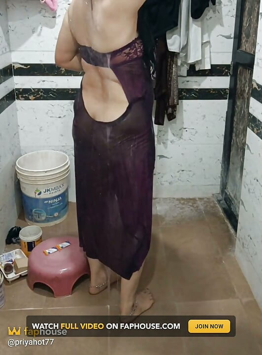 Priya Bhabi Hot Bathing Big Ass Show