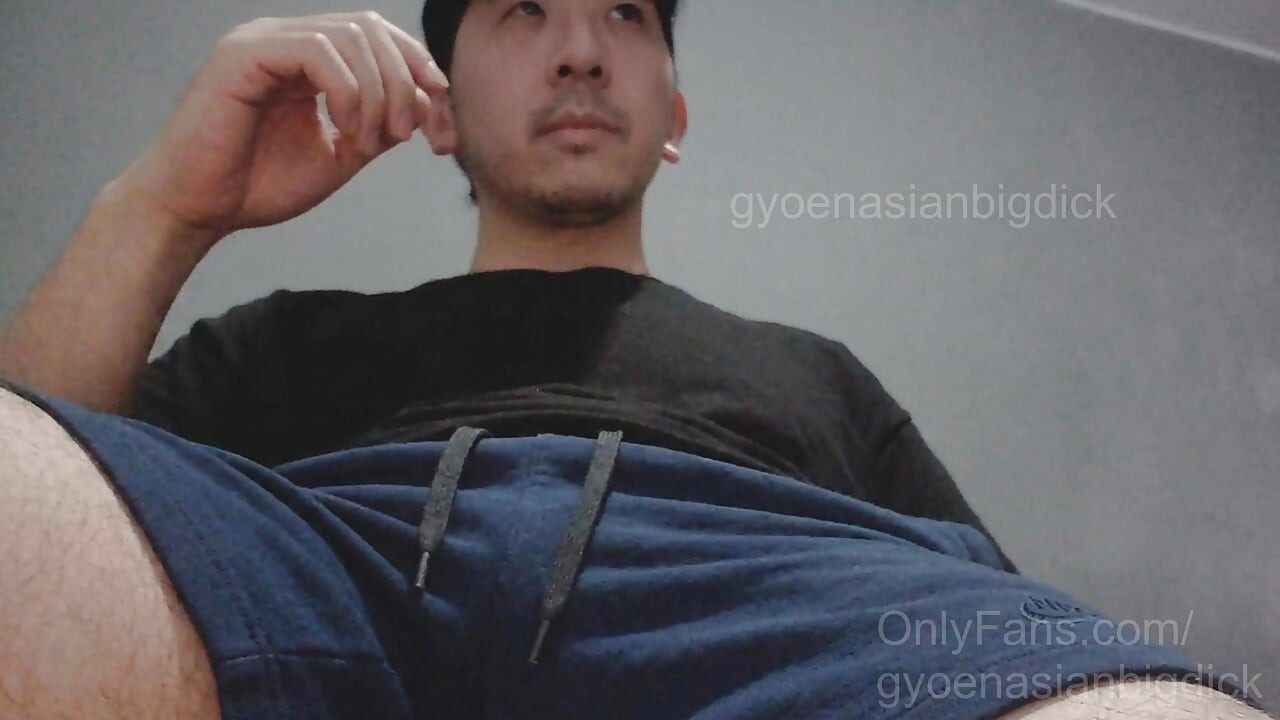 Korean showing his face for the first time and cum