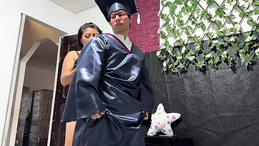 Belohnung für stiefsohn mit guten leistungen: Die latina-stiefmutter gibt ihrem stiefsohn einen quickie, während ihr ehemann weg ist