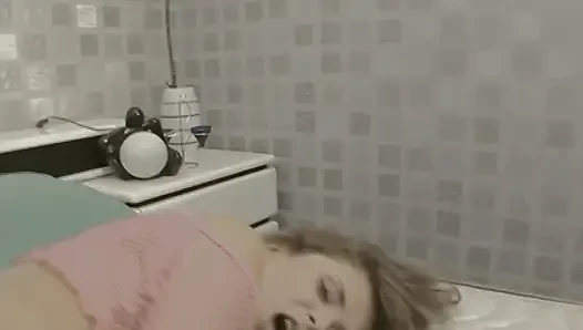 Sicak Kiz Penisini Emiyor Ve Islak Vajinasini Aliyor