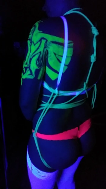Shibari, Blacklight Body Art
