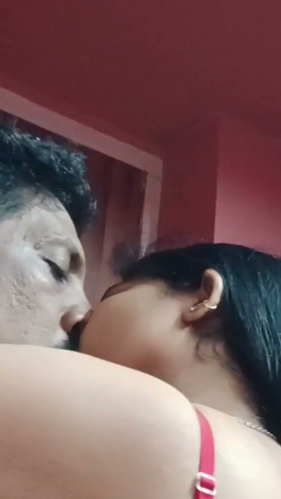 PRIMUL SEX ÎN BIKINI ÎN POZIȚIE ÎN PICIOR ȘI GÂT ADÂNC INTENS CARE A FĂCUT-O SĂ ÎNGHITĂ SPERMĂ | Clip 1