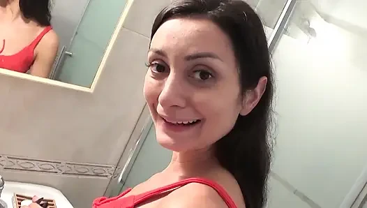 Valentina bianco telan sperma banyak banget