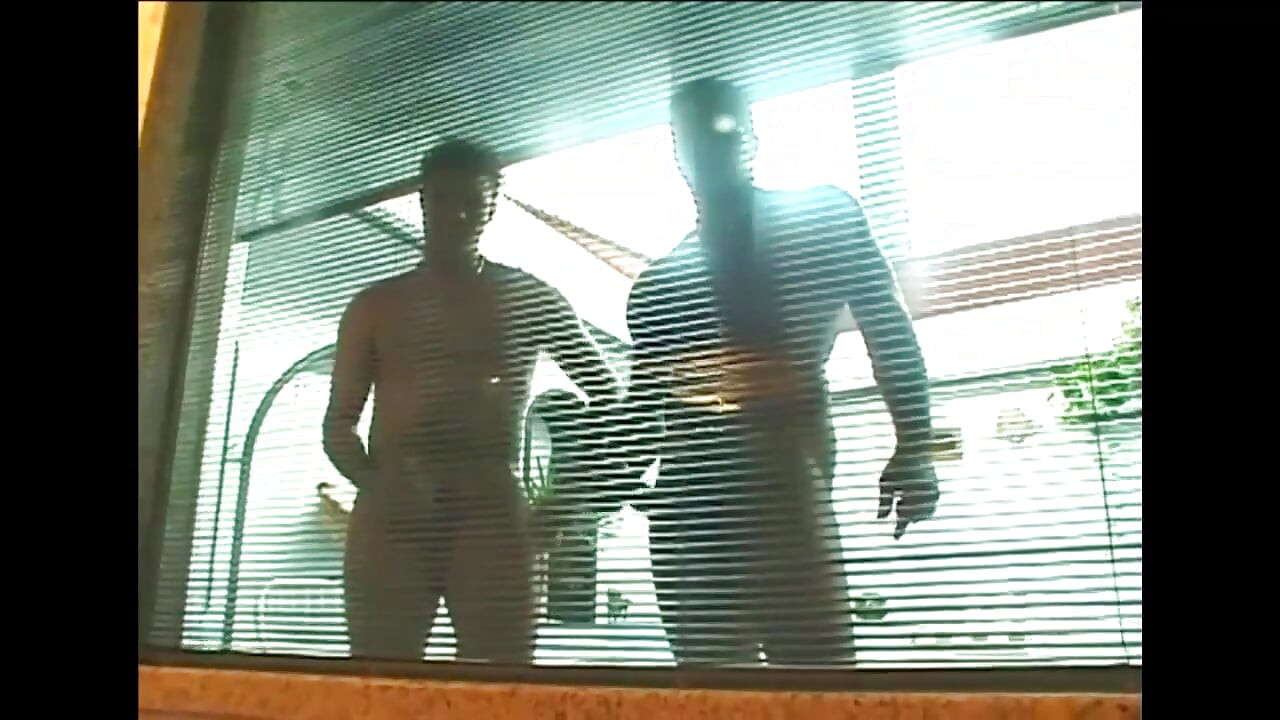 큰 자지에 입에 사정하는 젊은 라틴계 여자 두 구멍 삽입