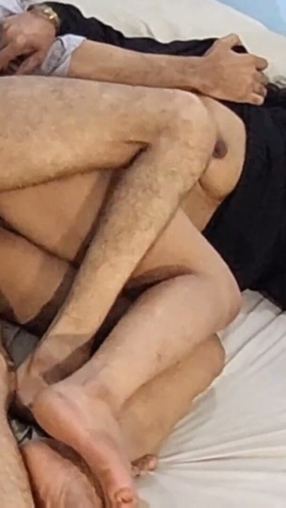 Burka kaplı Müslüman Hint genç yüksek sesle inilti ile bazı kaba misyoner sevişme meşgul oldu | Klip 1