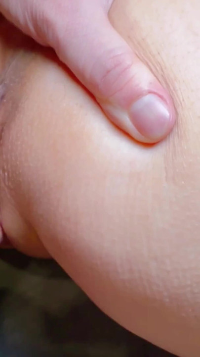 Alleen thuis met stiefmoeder met grote kont en creampie - geile rondborstige milf wordt zwanger | Clip 1