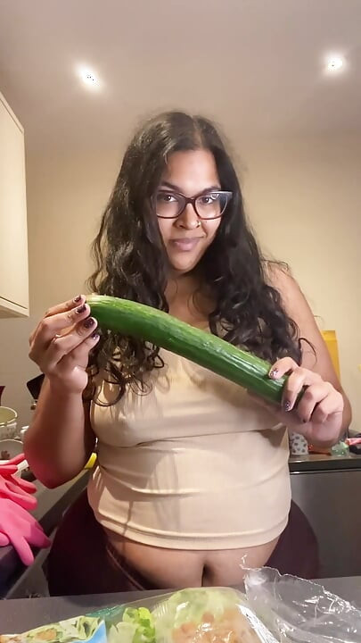 Filthy Squirting BBW in the Kitchen