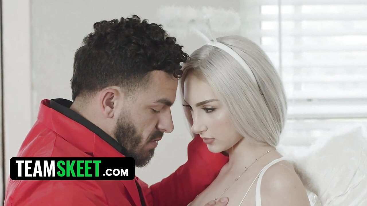 Busty Skylar Vox Cumshot Full Movie