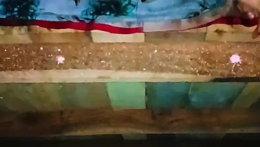 Sister-in-law's bad fucking and spreading both her legs, put the whole penis and took out the piss from the pussy.