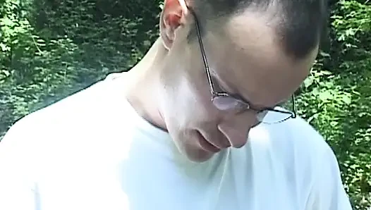 Schöne deutsche blonde puppe in der natur von drei geilen typen gefickt