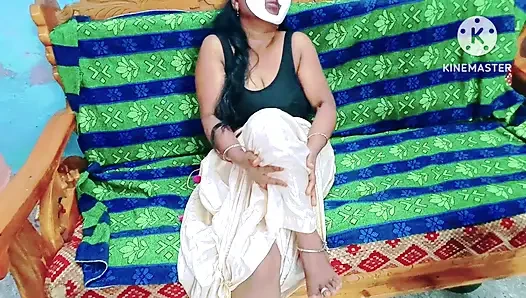 Tamilisches teen, geiles mädchen masturbiert solo mit holzroller - tamilischer dirtytalk mit lautem stöhnen