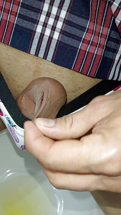 Submissive trans schoolgirl 18+, huge big cock and venoza, I masturbate under my skirt, dirty bitch, submissive, college