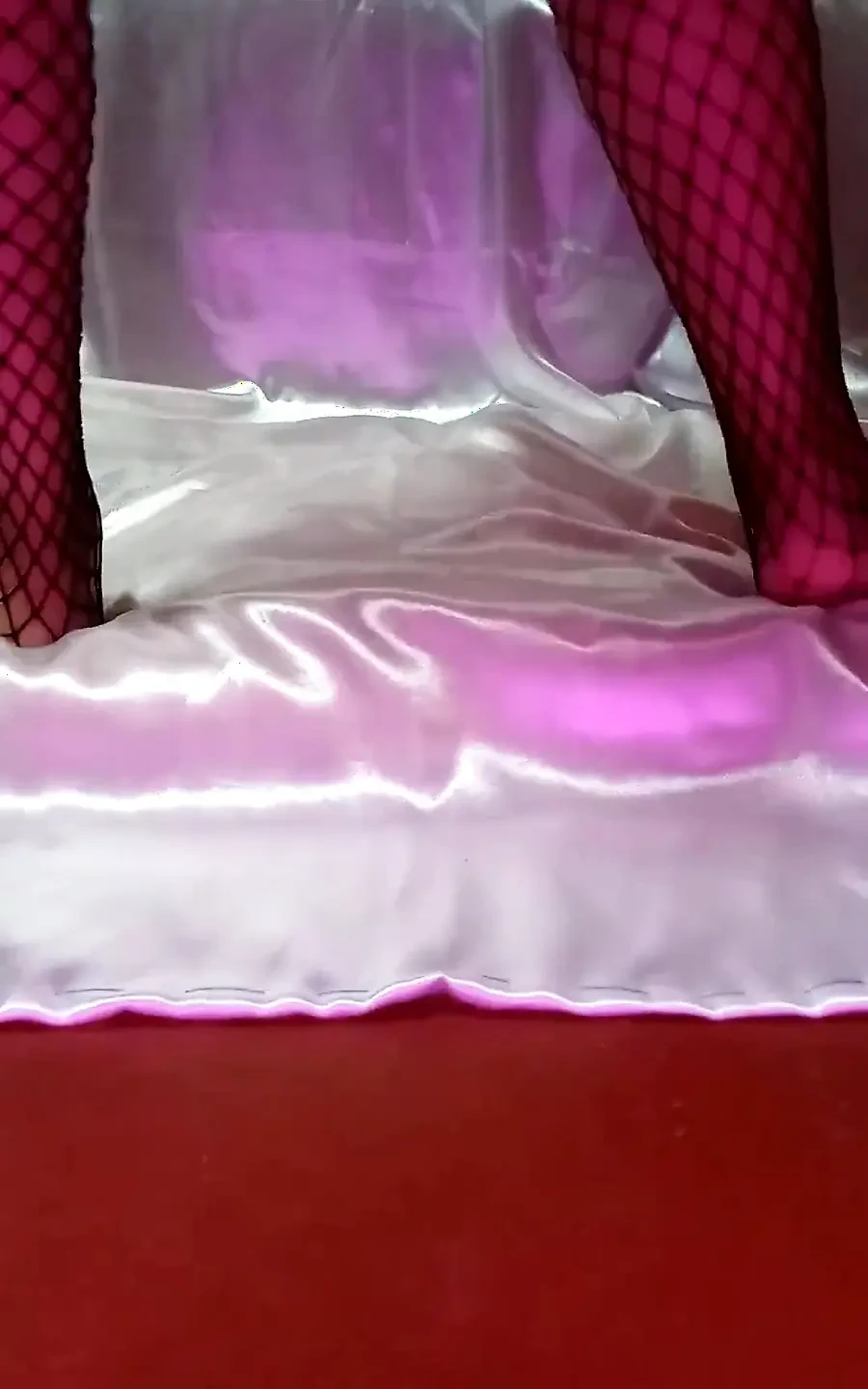 小婊子撸管得很好. Xvideosred中的第二部分