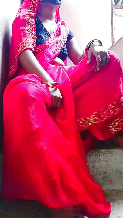 Desi girl ne sidhiyon Mein Chudai karte hue